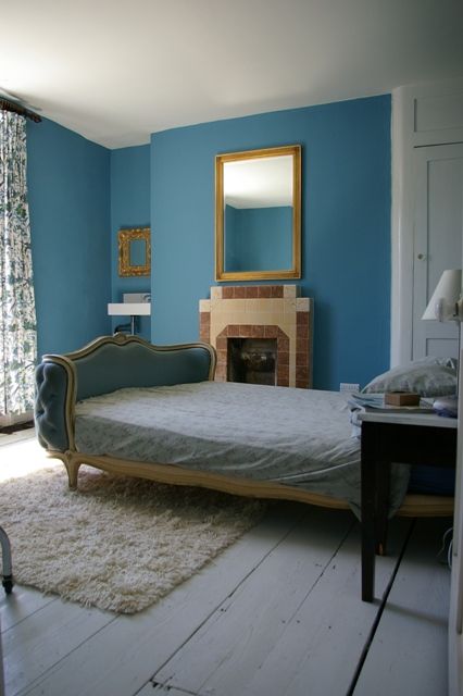 Chinese Blue - like the colour on the walls (although not too sure it goes with the fireplace...) Chinese Blue Farrow And Ball, Dining Room Blue Walls, Georgian Remodel, Blue Room Paint, Farrow And Ball Bedroom, Bedroom Board, Utility Cupboard, Dining Room Blue, House Bedrooms