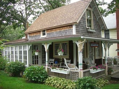 Glassed In Porches, Small Cottage House Plans, Pelan Rumah, Cosy Cottage, Small Cottage Homes, Little Cottages, Small Cottages, A Small House, Living Small