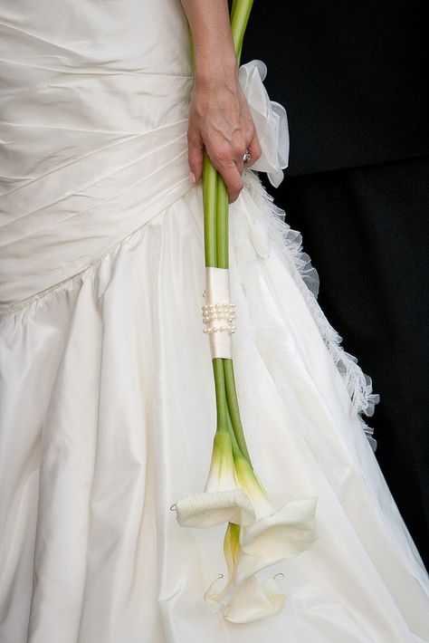 Presentation style bouquet Calla Lily Bridal Bouquet Simple, Bride Flower Bouquet Simple, Arm Bouquet, Green Anthurium, Calla Lily Bridesmaid Bouquet, Satin And Pearls, Calla Lillies Bouquet, Calla Lily Bridal Bouquet, Brides Flowers Bouquet