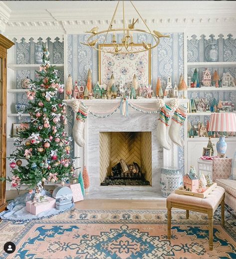 Check out the new design style called Grandmillenial! It's granny chic meets traditional and creating a new southern style. Gretchen Black, Gracie Wallpaper, Pastel Christmas Decor, Grandmillenial Style, Grand Millennial Style, Gimme Shelter, Christmas Instagram, Grand Millennial, Christmas Time Is Here