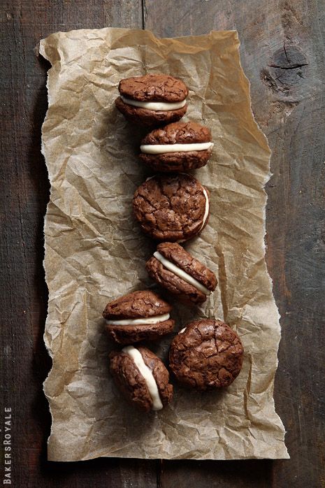 Brownie Sandwich Cookies with Salted Creme Filling-Bakers Royale Brownie Sandwich, Creme Filling, Läcker Mat, Eat Dessert First, Brownie Cookies, Filling Recipes, Yummy Sweets, Sandwich Cookies, How Sweet Eats