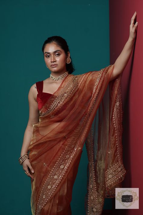 Ferozi Colour Saree, Rust Orange Saree, Burnt Orange Saree, Maroon Colour Blouse Design, Copper Colour Saree, Velvet Saree Look, Maroon Blouse Designs Bridal, Maroon Saree Look, Tissue Saree Look