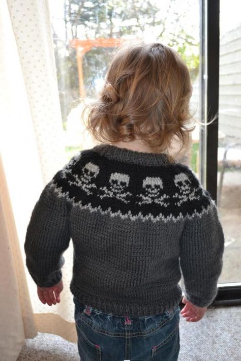 Skull Sweater Pattern Free Sweater Pattern, Jumper Ideas, Hand Knitted Jumpers, Crochet Skull, Skull Sweater, Jumper Patterns, Rock Outfit, Knit Picks, Needle Work