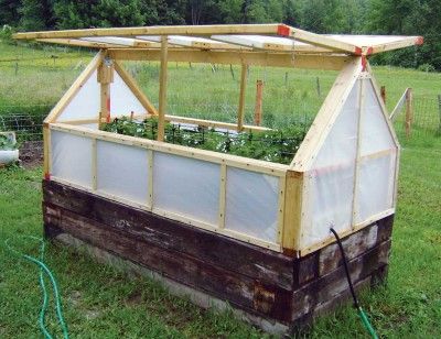 One of the best outdoor projects to do with a pallet is to make a garden path. Just take the slats and use them as steps in the path! If you don’t have one already, then use pallets to make a potting bench. This allows you to organize and easily access all of your... #garden #ideas #outdoor Serre Diy, Building A Greenhouse, Greenhouse Cover, Diy Greenhouse Plans, Jardim Diy, Greenhouse Design, Build A Greenhouse, Diy Raised Garden, Plants Growing