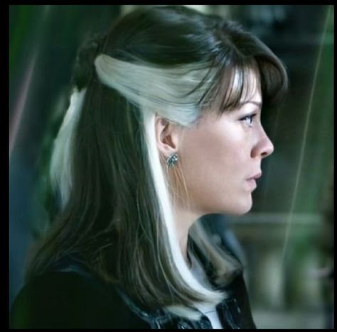 hair color - harry potter - narcissa malfoy Narcissa Malfoy Hair, Malfoy Hair, Middle Age Woman, Narcissa Malfoy, Helen Mccrory, Hair Color Underneath, Hair Dye Colors, Bleached Hair, Hair Inspiration Color