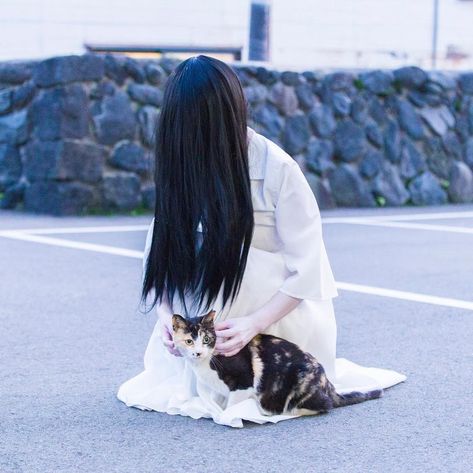 idk where this from Sadako Pfp, Sadako Horror, Sadako Cosplay, Sadako The Ring, Sadako Yamamura, Beetlejuice Art, Female Ghost, Creepy Faces, Cat Picture