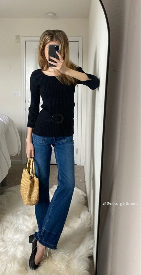 Parisian Messy Style, French Outfit Casual, Jane Birkin Winter Outfits, Classy French Style, Jane Birkin Inspired Outfit, Jane Birkin Aesthetic Outfits, Professional Outfit With Jeans, French Outfit Style Summer, Jane Birkin Winter Style