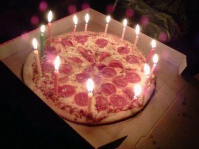 Birthday Pizza Bday Girl, A Pizza, Birthday Bash, Aesthetic Food, Sweet 16, In A Box, A Box, Birthday Candles, Girl Birthday