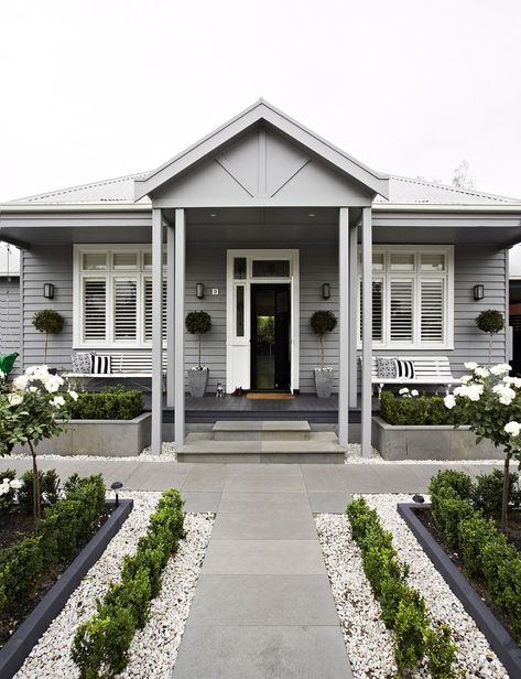 Casa Garage, Weatherboard House, Gray House, Craftsman Bungalow, Hamptons House, Hus Inspiration, House Paint Exterior, House Goals, Exterior House Colors