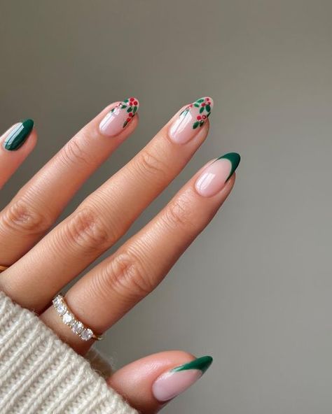 Alison • nailsbyalsn on Instagram: "holly tips 🎄💚❄️ inspired by the tutorial i saw from @basecoatstories last yr 🤭 Using @gelcare.official Rose Bb Creme Velveteen Morello Countdown *use code NAILSBYALSN to save (aff) Rings @treasurebox.jewelry *code NAILSBYALSN to save (aff) —————— #greennails #christmasnails #holidaynails #minimalnails #festive #christmas #gelnails #cutenails #nailinspo #aesthetic #green" Christmas Sweater Nails, Nail Art Noel, Red Christmas Nails, Tree Nails, Plaid Nails, Cute Christmas Nails, Christmas Nails Easy, Christmas Gel Nails, Sweater Nails