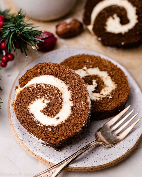 Gingerbread Cake Roll Recipe, Gingerbread Roll, Gluten Free Sponge Cake, Gluten Free Gingerbread Cake, Healthy Gingerbread, Swiss Roll Cake, Gluten Free Gingerbread, Cake Roll Recipes, Gluten Free Christmas