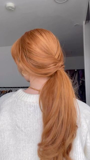 Kirsty 🤍 on Instagram: "A little pencil hack to spice up your ponytail! (I know I’m using a makeup brush but I couldn’t find a pencil 🙃 - and yes I washed it after 😅!) Hair hack | hair tutorial | ponytail" Strawberry Blonde Ponytail, Red Hair Ponytail, Ponytail Hairstyle Ideas, Long Ponytail Hairstyles, Easy Ponytail, Ponytail Hairstyles Tutorial, Stylish Ponytail, Hair Styels, Hair Hack