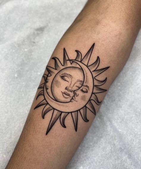 Full Sleeve With Small Tattoos, Sun And Moon Tattoos For Women, Sun And Moon Kissing Tattoo, Tattoo Sonne, Luna Tattoo, Moon Sun Tattoo, Sun Tattoo Designs, Sun And Moon Tattoo, Moon Tattoo Designs