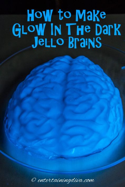 Glow In The Dark Jello, Jello Brain, Halloween Scene Setters, Science Party Decorations, Halloween Table Settings, Glow Halloween, Halloween Haunted House Decorations, House To Home, Halloween Bottles