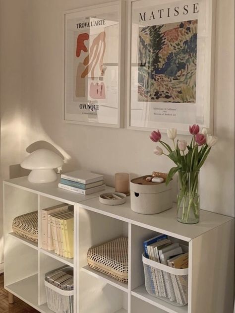 Room Decor Shelf Ideas, Diy Storage Room, Decor Shelf Ideas, Storage Room Decor, Room Decor Shelf, Bedroom Bookshelf, Comfy Space, College Bedroom, Bookshelf Organization