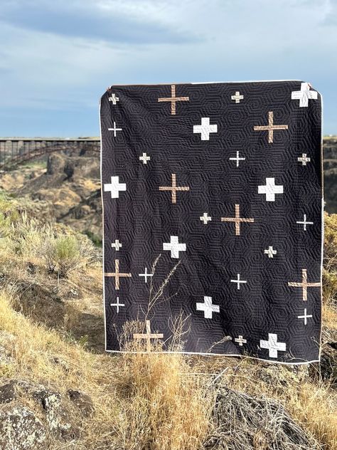 Callie Quilt Pattern-pdf - Etsy Modern Quilts Ideas, Neutral Quilts Ideas, Neutral Colored Quilt, Modern Boy Quilt, Saddle Stitch Booklet, Scandinavian Quilts, Cross Quilts, Camping Quilt, Neutral Baby Quilt