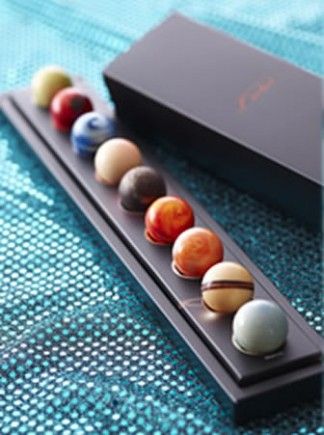 Japanese Chocolate, Chocolate Spoons, Chocolate Art, Artisan Chocolate, The Planets, Chocolate Packaging, Chocolate Shop, Eclairs, Healing Herbs