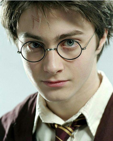 Daniel Radcliffe Daniel Harry Potter, Harry Potter Scar, Harry Potter Portraits, Young Harry Potter, Daniel Radcliffe Harry Potter, Buku Harry Potter, Harry Potter Scene, Harry Potter Images, Images Harry Potter