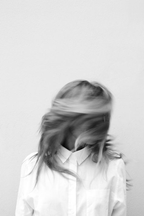 Motion Blur Photography, Blur Photography, Motion Photography, Motion Blur, Lily Rose Depp, Jolie Photo, Foto Inspiration, Portrait Inspiration, White Photo