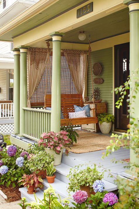 Country Porches, Veranda Design, Porch Life, Cottage Porch, Porch Ceiling, Building A Porch, Front Porch Design, Casa Country, Porch Makeover