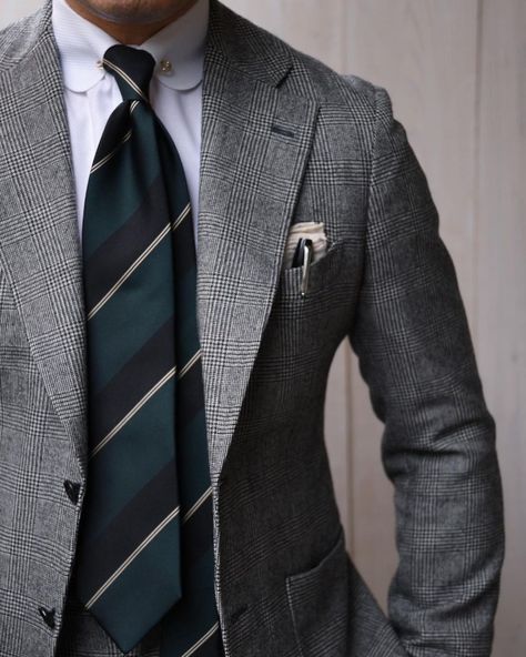 @take.it.easy.7 | Instagram Mens Fashion Classic, Plaid Suit, Church Outfits, Take It Easy, Men Fashion Casual Outfits, Mens Style, Formal Outfit, Ootd Outfit, Suit Fashion