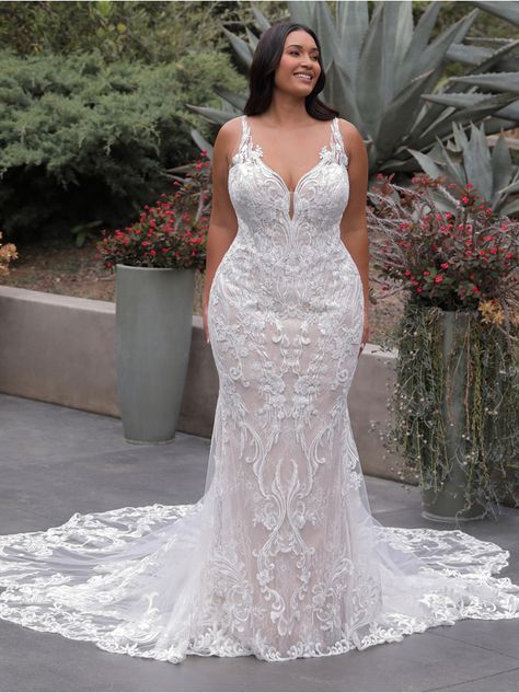 Curvy Wedding Dress, Glam Wedding Dress, Curvy Wedding, Embroidered Beads, Plus Wedding Dresses, Plus Size Wedding Gowns, Sheath Wedding, Curvy Bride, Galia Lahav