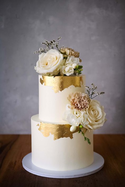 3 Tier 50th Wedding Anniversary Cake, 50th Anniversary Cake Designs, Golden Anniversary Cake Ideas, 50th Wedding Anniversary Cakes Gold, Gold Wedding Anniversary Cake, Golden Anniversary Cake, Golden Wedding Cake, Golden Wedding Anniversary Cake, Gold And White Cake