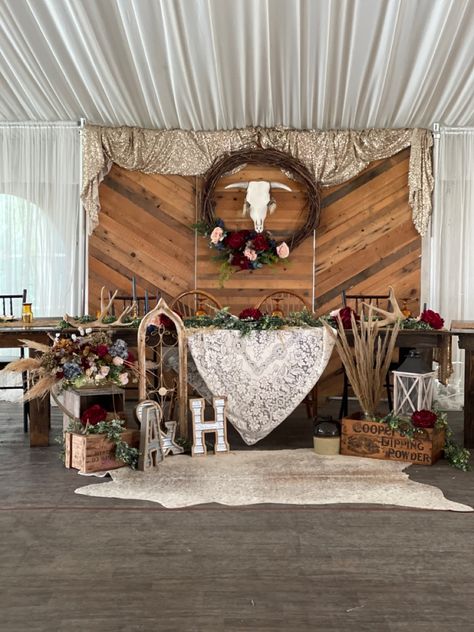 Bridal Room Decor, Main Table Wedding, Storybook Gardens, Baby Life Hacks, Cowboy Theme, Western Parties, Tent Reception, Wedding Business, Western Wedding