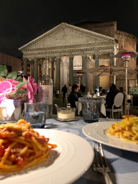 Rome Pasta, Rome Nightlife, Pantheon Rome, Italy Vibes, Rome Photo, Italian Life, The Pantheon, Roman Architecture, Eat Pray Love