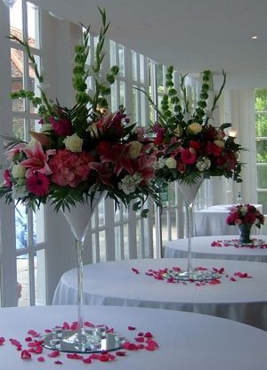 Red, green and white Pink Wedding Flowers Centerpiece, Martini Glass Centerpiece, Wishing Tree Wedding, Pink Wedding Centerpieces, Wishing Tree, Table Centrepiece, Glass Centerpieces, Flower Centerpieces Wedding, Deco Floral