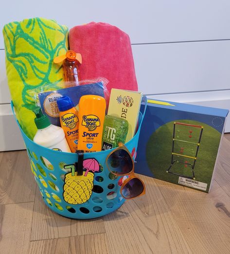 Beach Towel Gift Basket, Beach Basket Gift Ideas, Lake Gift Basket, Towel Gift Basket, Vacation Gift Basket, Beach Bag Gift Basket, Beach Gift Basket, Raffle Gift Basket Ideas, Pool Party Gift