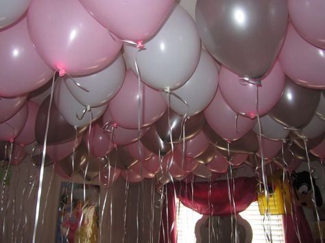 Filled ceiling with balloons Balloon Filled Ceiling, Balloon Roof Ceilings, Ballon Ceiling Decorations Birthday, Dropping Balloons From Ceiling, Birthday Party Decorations Balloons Ceilings, Ceiling Filled With Balloons, Balloons On Ceiling, Ballons On The Celling, Pink Ceiling Balloons