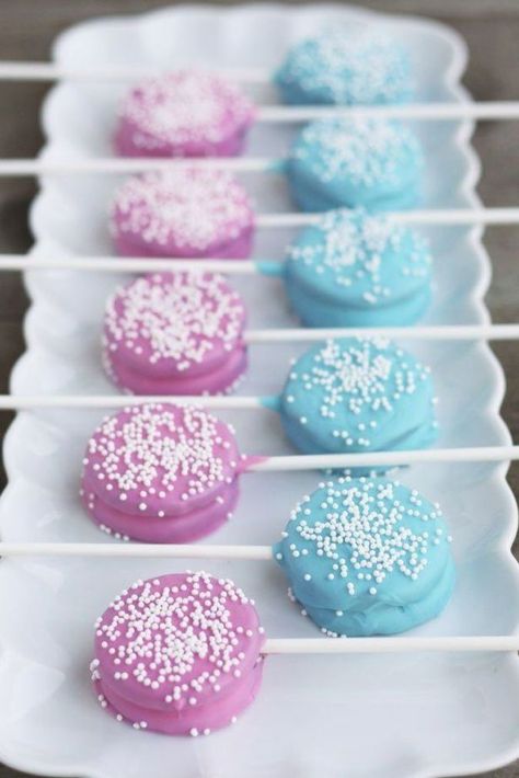 Oreo Cookie Pops, Baby Shower Treats, Spring Cookies, Oreo Pops, Cookie Pops, Shower Inspiration, Baby Shower Inspiration, Homemade Valentines, Shower Food