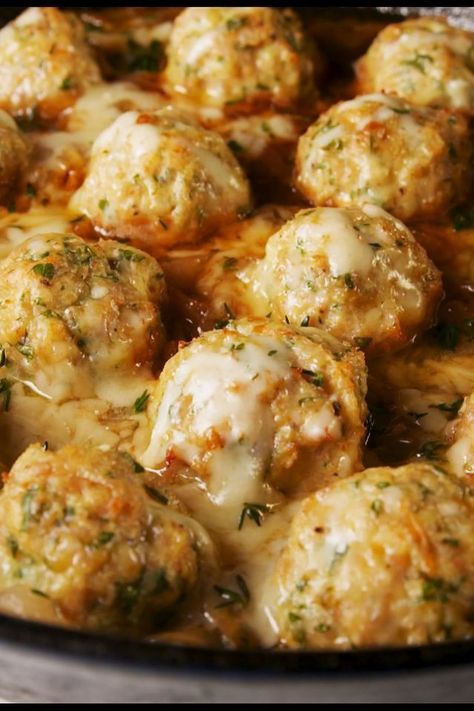 The Most Creative and Easy Ground Chicken Recipes French Onion Chicken Meatballs, Chicken Meatball Recipes, French Onion Chicken, Ground Chicken Recipes, Onion Chicken, India Food, Chicken Meatballs, Deilig Mat, French Onion Soup