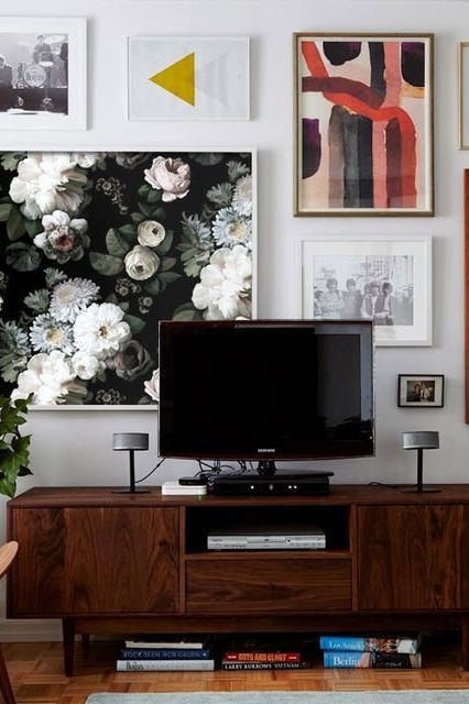 Decorating Around The Tv On The Wall, Decoration Behind Tv, Mirror Behind Tv, Gallery Wall Behind Tv, Art Behind Tv, Art Around Tv On Wall, Art Around Tv, Tv Gallery Wall, Decor Around Tv