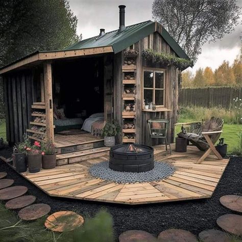 Glamping Shed, Pallet House Cabins, Backyard Mancave, Camping Platform, Pallet House Plans, Guest House Shed, Cabin Backyard, B13 Nissan, Garden Huts