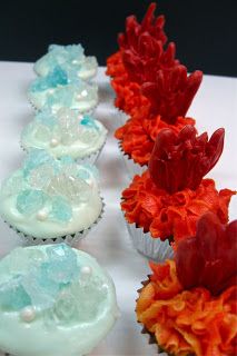 Fire and Ice...Game of Thrones themed cupcakes!!! Ice Game Of Thrones, Fire And Ice Game, Game Of Thrones Food, Dessin Game Of Thrones, Game Of Thrones Birthday, Game Of Thrones Cake, Ice Games, Ice Party, Game Of Thrones Theme