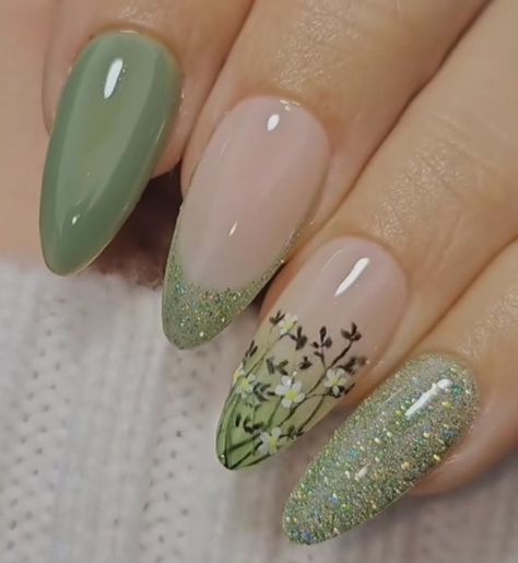 Nail Inspo Celestial, Cute Earthy Nails, Inspired Nails Vintage, Cottagecore Nails Aesthetic, Fairy Inspo Nails, Green Dress Manicure, Enchanted Forest Acrylic Nails, Cottagecore Wedding Nails, Purple And Sage Green Nails