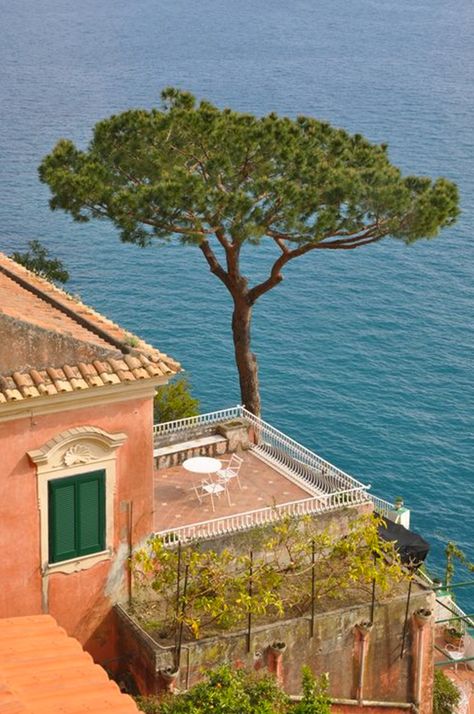 Amalfi Coast House | 10 Best Beach House Getaways Italian House By The Sea, Amalfi Coast Architecture, Amalfi Architecture, Italian Beach House, Italy Seaside, Beach House Getaway, Houses By The Beach, Italy Coast, Italian Beaches