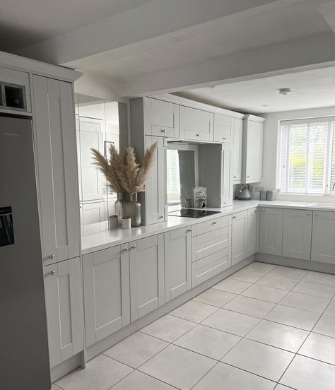 Wren Kitchens on Instagram: “Swipe to see the transformation! 😮 The design of this timeless Shaker kitchen is primarily practical with soothing colours and soft-touch…” Light Grey And White Kitchen, Wren Shaker Kitchen, Cashmere Wren Kitchen, Wren Kitchens, Grey Shaker Kitchen Ideas, Shaker Style Kitchen, Wren Dove Grey Shaker Kitchen, Light Grey Kitchen, Wren Kitchen Shaker