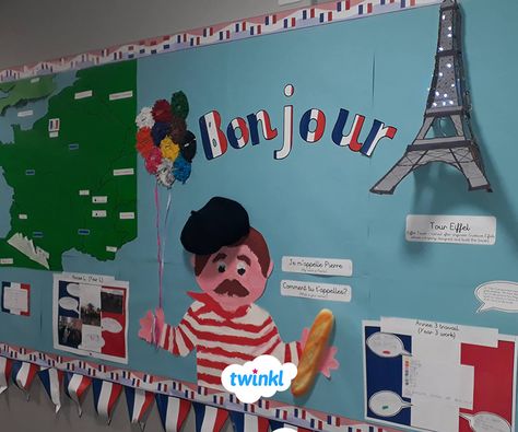 French Class Decoration Ideas, French Bulletin Board Ideas, French Display Board Ideas, Mfl Classroom Display, Paris Bulletin Board Ideas, France Bulletin Board Ideas, French Classroom Decorations Ideas, French Class Bulletin Board Ideas, French Classroom Set Up