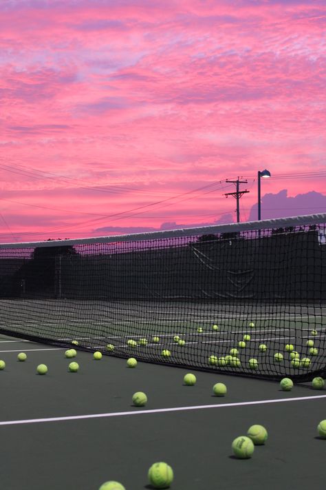 afternoon court color Aesthetic Tennis, Mode Tennis, Tennis Wallpaper, Tennis Lifestyle, Tennis Photography, Tennis Pictures, Tennis Art, Tennis Photos, Tennis Aesthetic