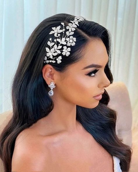 How beautiful is this soft and sophisticated floral headpiece by Bridal Styles Boutique. Delicate and versatile...looks stunning worn in the back around a bun or in the front as a headband. Which look do you prefer? Delicate floral headpiece and earrings by Bridal Styles Boutique, Hair and makeup by Beauty by Vanessaa. Bridal Hair Ornaments, Bridal Hair Down, Hair Accessories Tiara, Majlis Perkahwinan, Beaded Hair Clips, Rhinestone Hair Comb, Hair Comb Accessories, Wedding Hair Inspiration, Wedding Hair Down