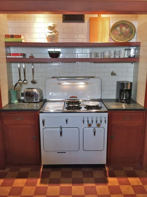 Vintage Chambers Stove Restoration Services — Retro Stove & Gas Works Kitchen Appliances Ideas, Gas Kitchen, Design Ideas For Kitchen, Stove Design, Retro Stove, Modern Stoves, Stove Repair, Vintage Stove, Old Stove