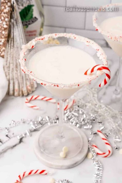 Peppermint Rum Chata Recipes, Peppermint Bark Martini, Rumchata Recipes Drink, Rumchata Cocktails, Rumchata Drinks, Alcohol Chocolate, Winter Routine, Rumchata Recipes, Peppermint Vodka