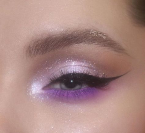 Uploaded by meow. Find images and videos about love, cute and beautiful on We Heart It - the app to get lost in what you love. Purple Makeup Looks, Welcome To Wonderland, To Wonderland, Swag Makeup, Make Up Videos, Smink Inspiration, Purple Makeup, Makijaż Smokey Eye, Eye Makeup Designs