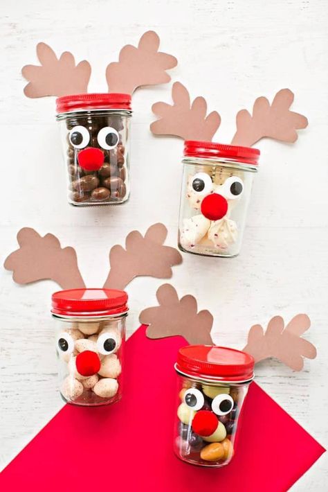 Rudolph Reindeer Jar Treats and Gifts. These adorable Rudolph Jars make festive #Christmasgifts! #christmasdiy #christmascrafts #christmasfood #christmastreats #christmascraftsforkids #rudolph Diy Christmas Gifts For Kids, Class Crafts, Hello Wonderful, Christmas Diy Kids, Rudolph Reindeer, Diy Christmas Gifts For Family, Diy Christmas Presents, Easy Diy Christmas Gifts, Christmas Gifts For Parents