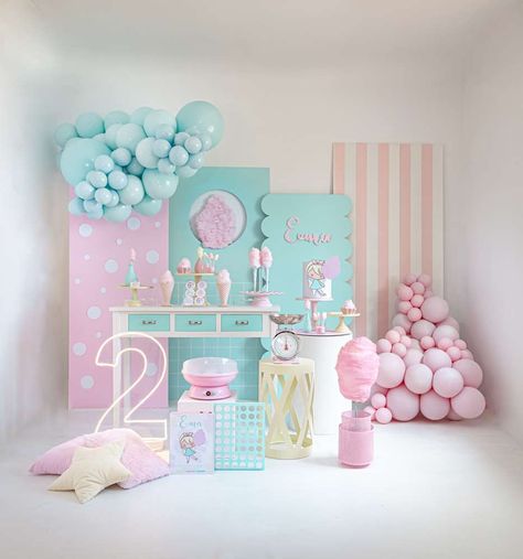 Ema Cotton candy | CatchMyParty.com Cotton Candy Party, Candy Theme Birthday Party, Candy Birthday Cakes, Deco Ballon, Candy Birthday Party, Candyland Birthday, Candy Theme, Birthday Party Theme Decorations, Birthday Balloon Decorations