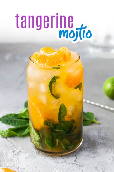 Mandarin or Tangerine Mojito. Classic mojito gets an update with mandarin!. This citrus cocktail recipe has amazing flavor! Tangerine Drink, Mandarin Cocktail, Tangerine Cocktail, Areca Plates, Citrus Party, Citrus Cocktail, Fiesta Recipes, Citrus Drinks, Classic Mojito