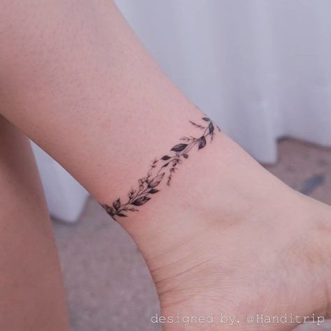 Wrap Around Ankle Tattoos, Anklet Tattoos For Women, Wrap Around Wrist Tattoos, Tato Minimal, Wrap Around Tattoo, Chain Tattoo, Ankle Bracelet Tattoo, Ankle Tattoo Designs, Ankle Tattoos For Women